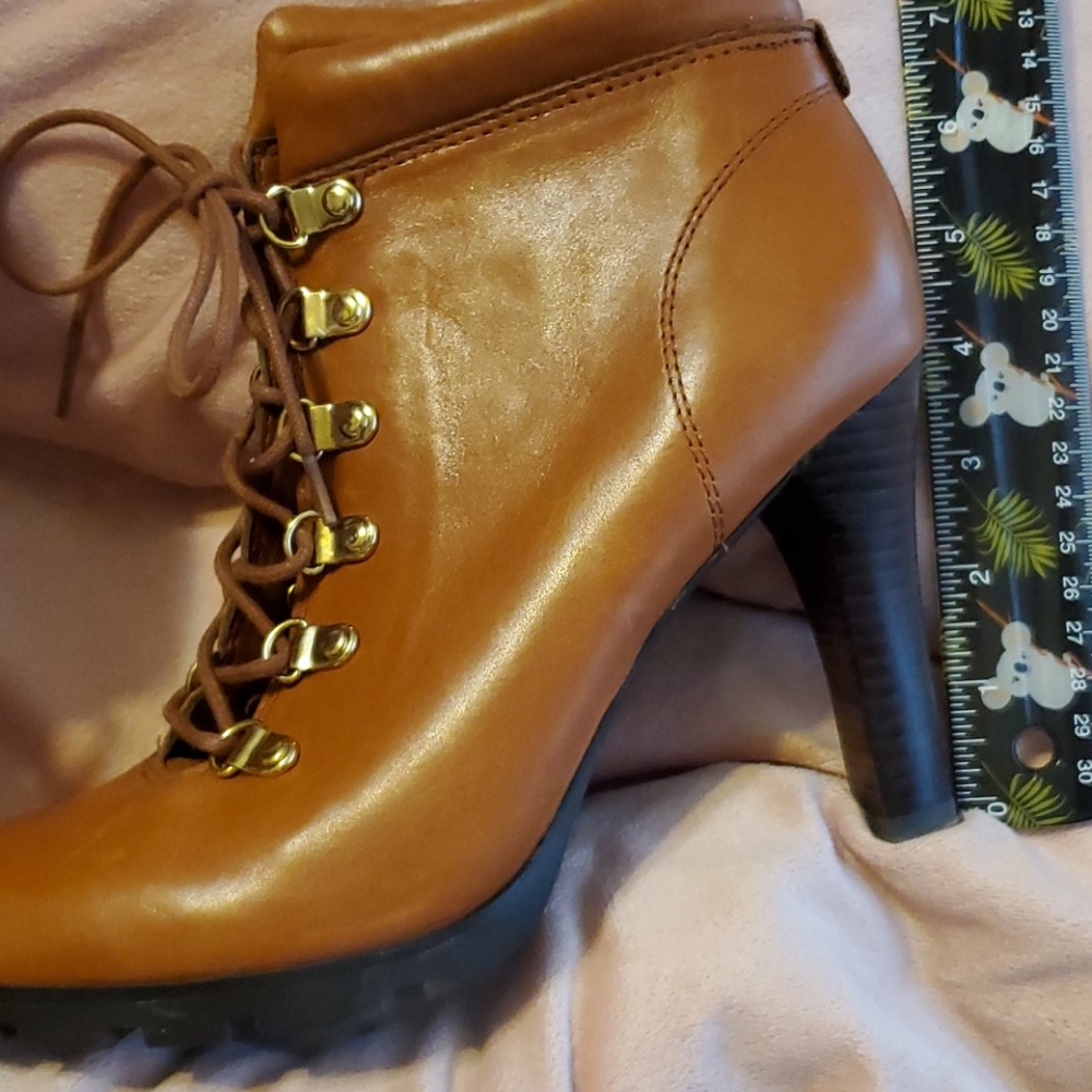 NWOT Lauren Ralph Lauren Boots. Accepting fair offers. - Picture 2 of 7